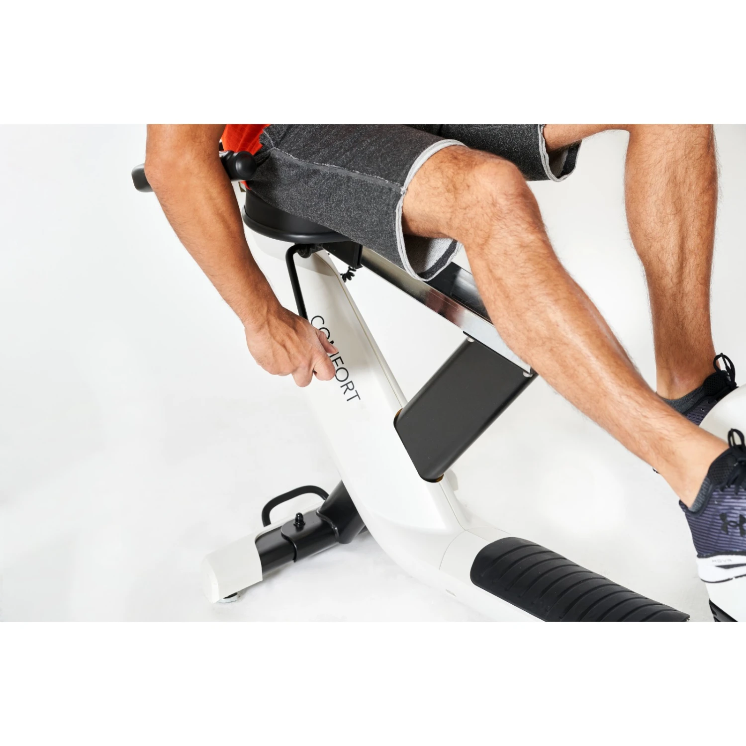 Vélo Semi-allongé Horizon Fitness R8.0 - Fitshop 4 Vélo Semi-allongé Horizon Fitness R8.0 - Fitshop – Image 4