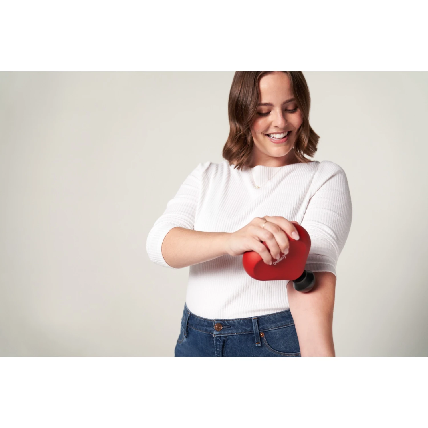 Pistolet De Massage Theragun Mini Red Edition - Fitshop 4 Pistolet De Massage Theragun Mini Red Edition - Fitshop – Image 4